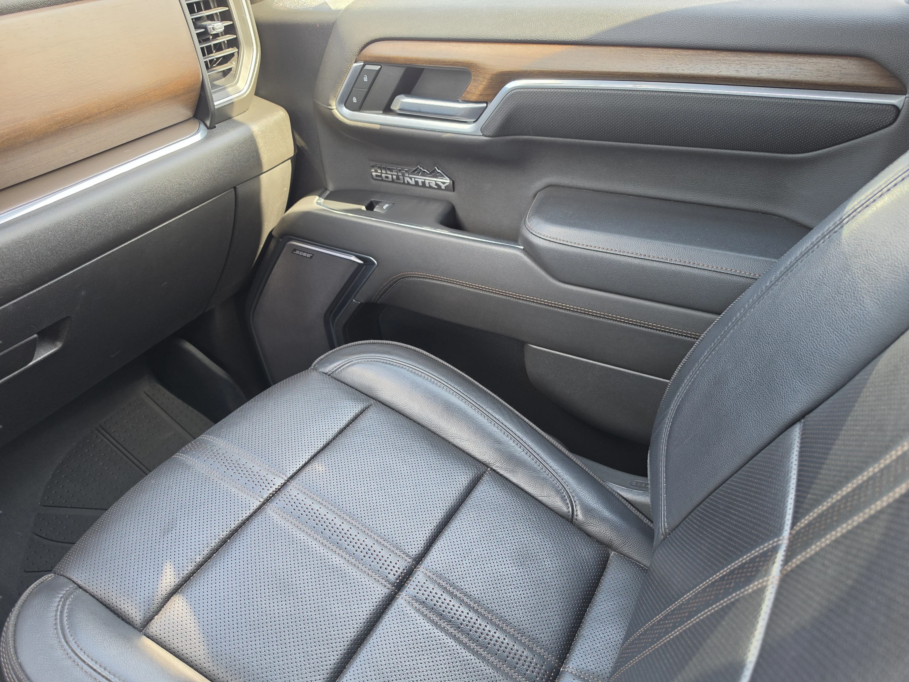 Used 2022 Iridescent Pearl Tricoat Chevrolet High Country image 22