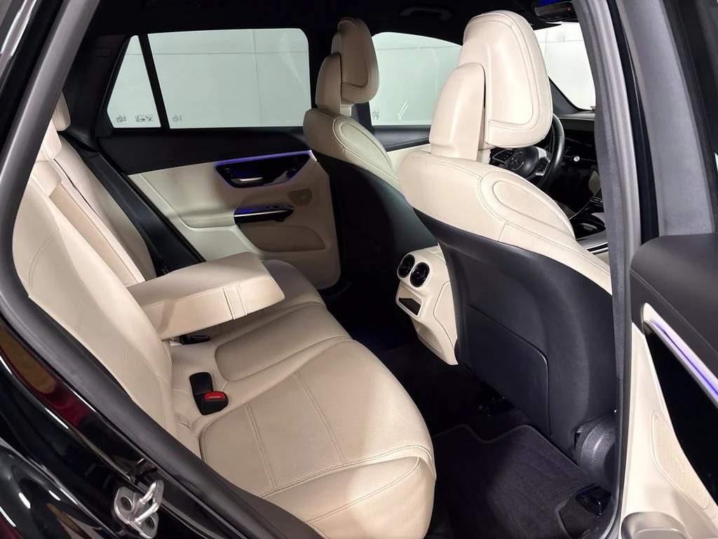 Used 2025 White Mercedes-Benz GLC 300 image 21