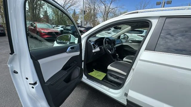 Used 2025 White Volkswagen 1.5T SE image 29