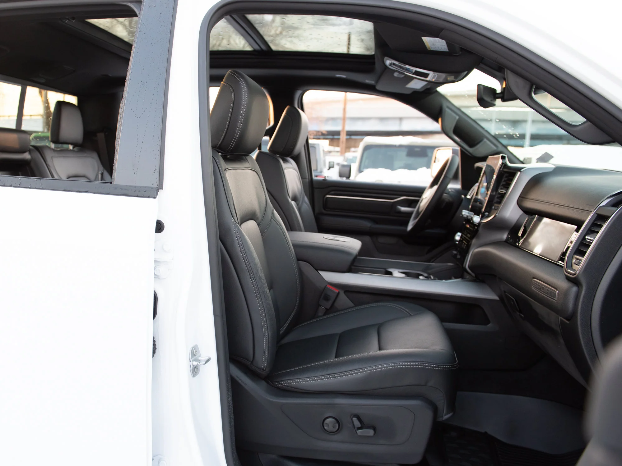 New 2026 White RAM Sport* HEMI V8 image 21