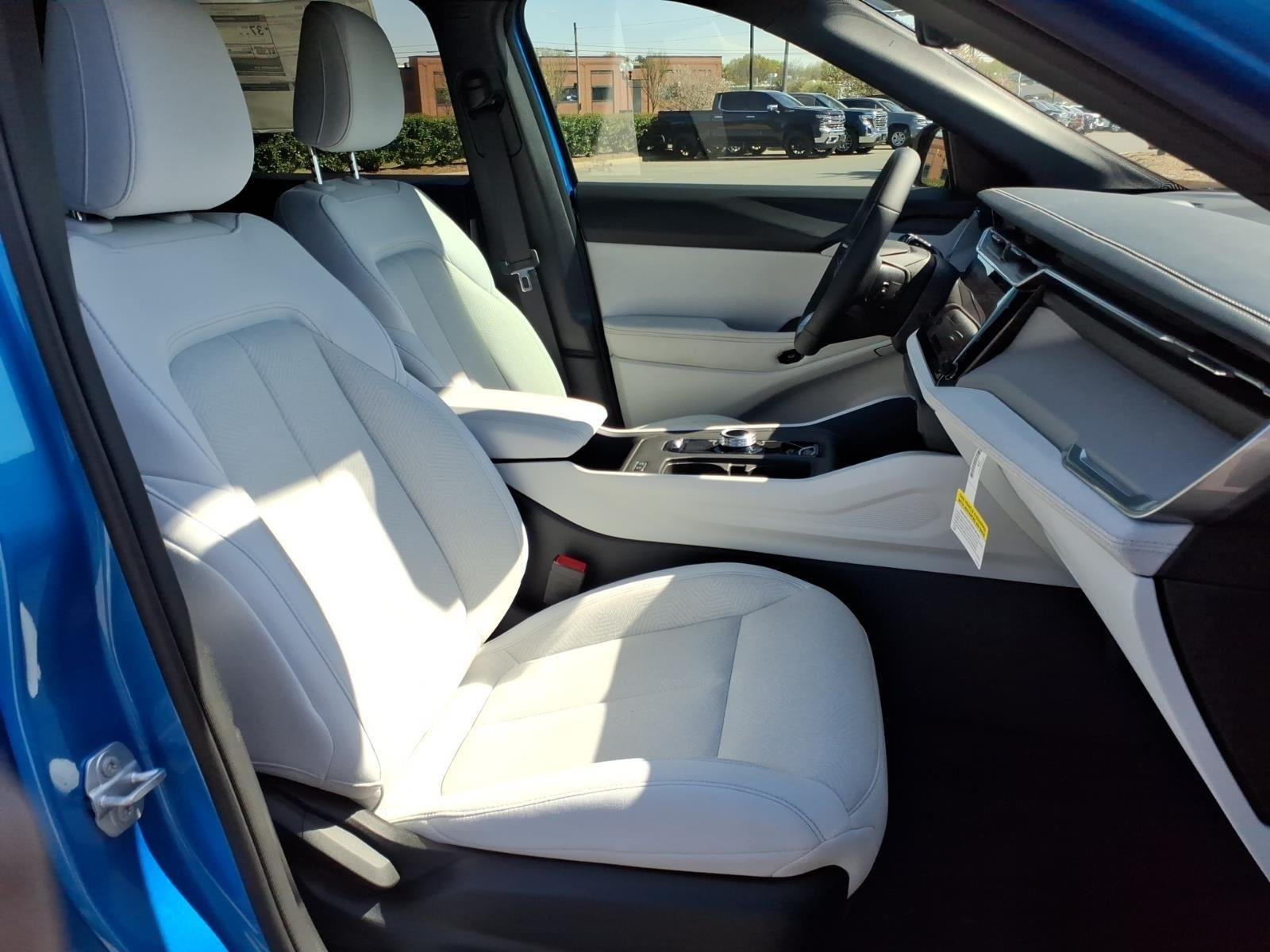 New 2026 Hydro Blue Pearl-Coat Exterior Paint Jeep  image 18