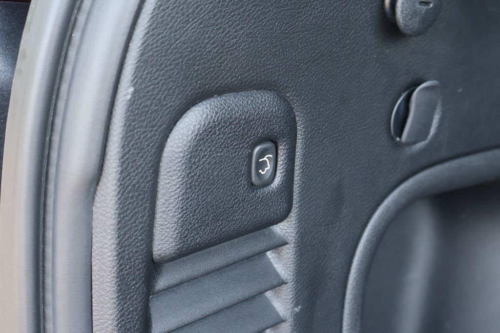 Used 2022 Red Jeep Limited image 51
