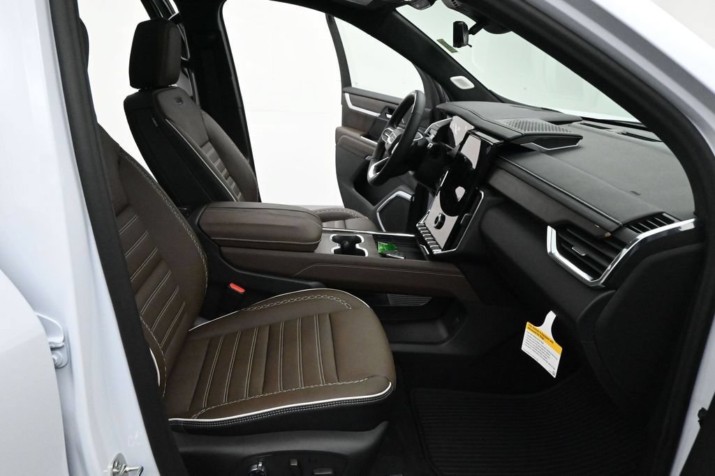 2026 GMC Acadia Denali Ultimate - Photo 25