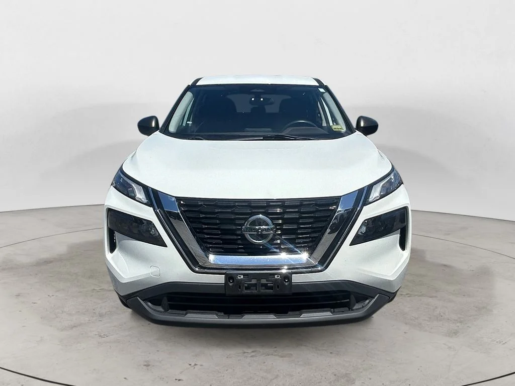 Used 2021 Glacier White Nissan S image 9