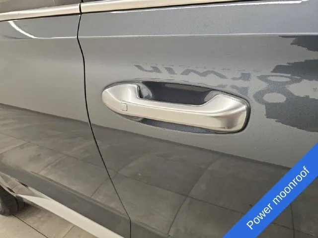 Used 2020 Steel / Graphite Hyundai Limited image 8