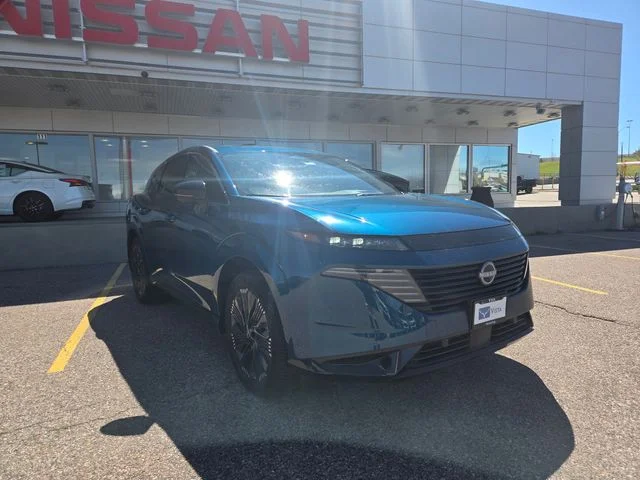 Used 2025 Pearl Metallic Nissan Platinum image 4