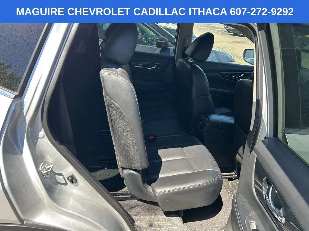 Used 2019 Silver Nissan SL image 11