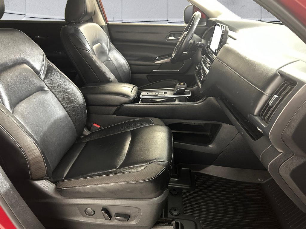 Used 2023 Red Nissan SL image 13