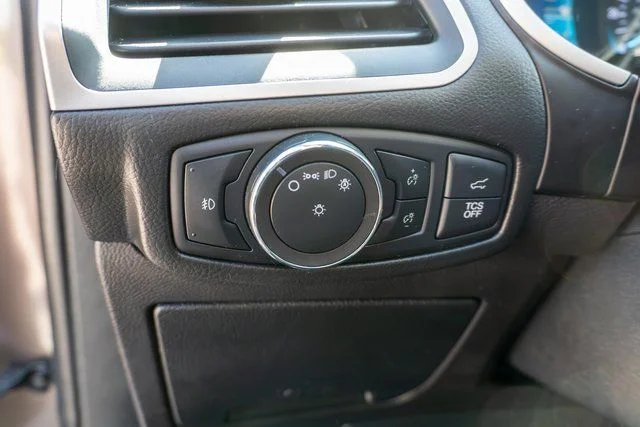 Used 2019 Gray Ford SEL image 22
