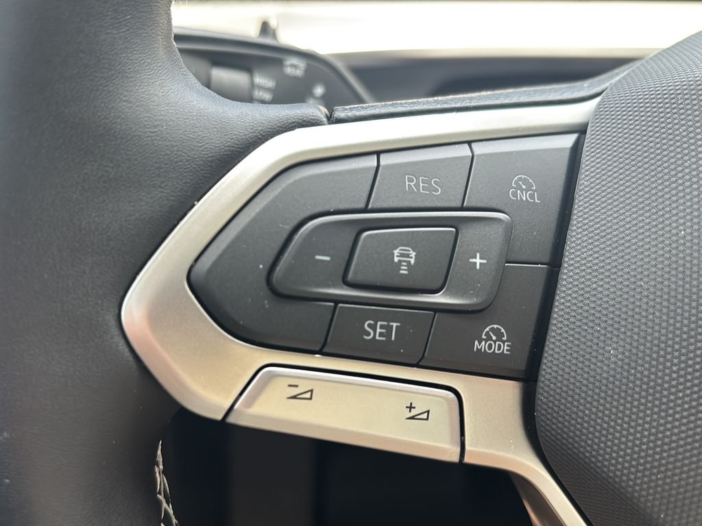 New 2026 White/off-white Volkswagen 2.0T SE image 22