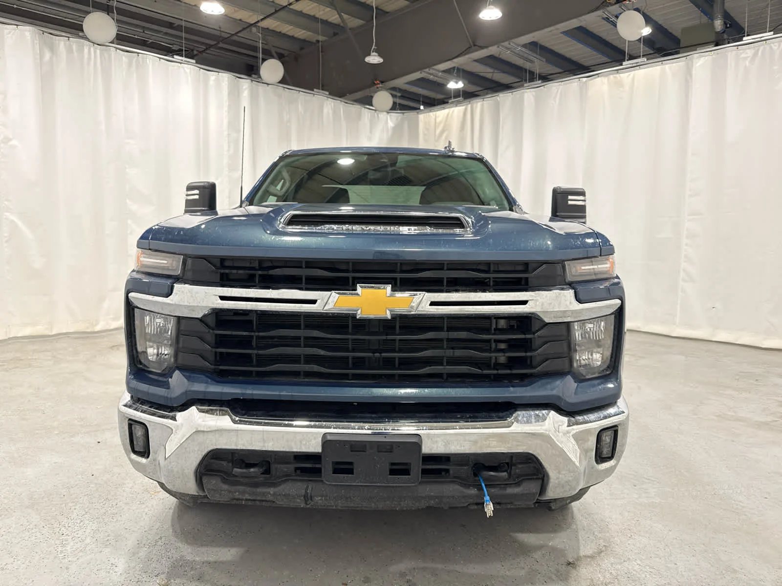 Used 2026 Lakeshore Blue Metallic Chevrolet LT image 8