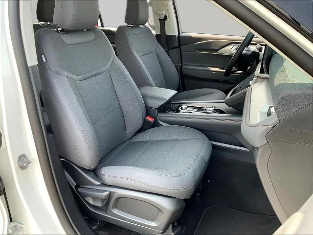 New 2026 Star White Metallic Tri-Coat Ford Active image 47