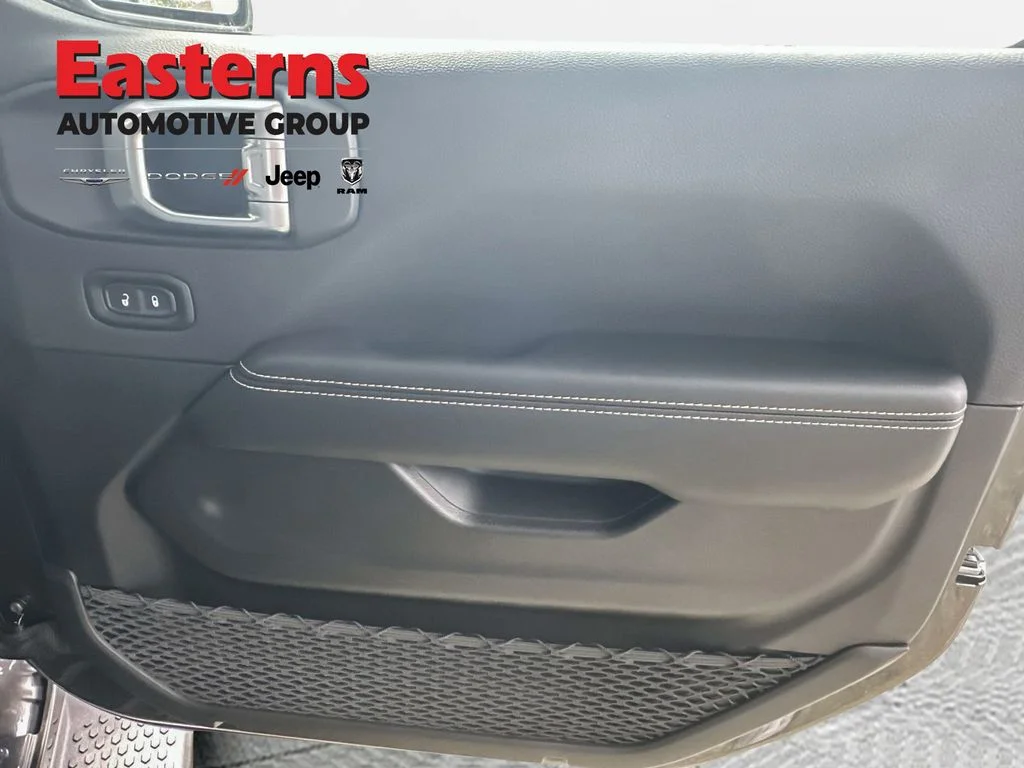 New 2027 Granite Crystal Metallic Clearcoat Jeep Sahara image 26