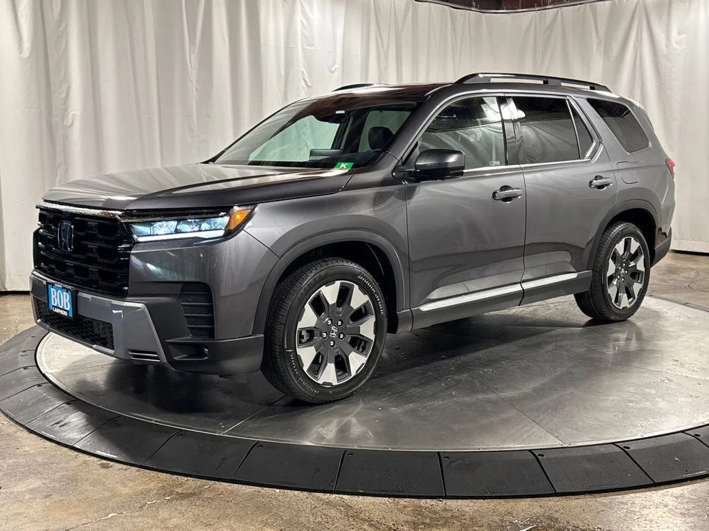 2026 Honda Pilot Touring AWD's photo