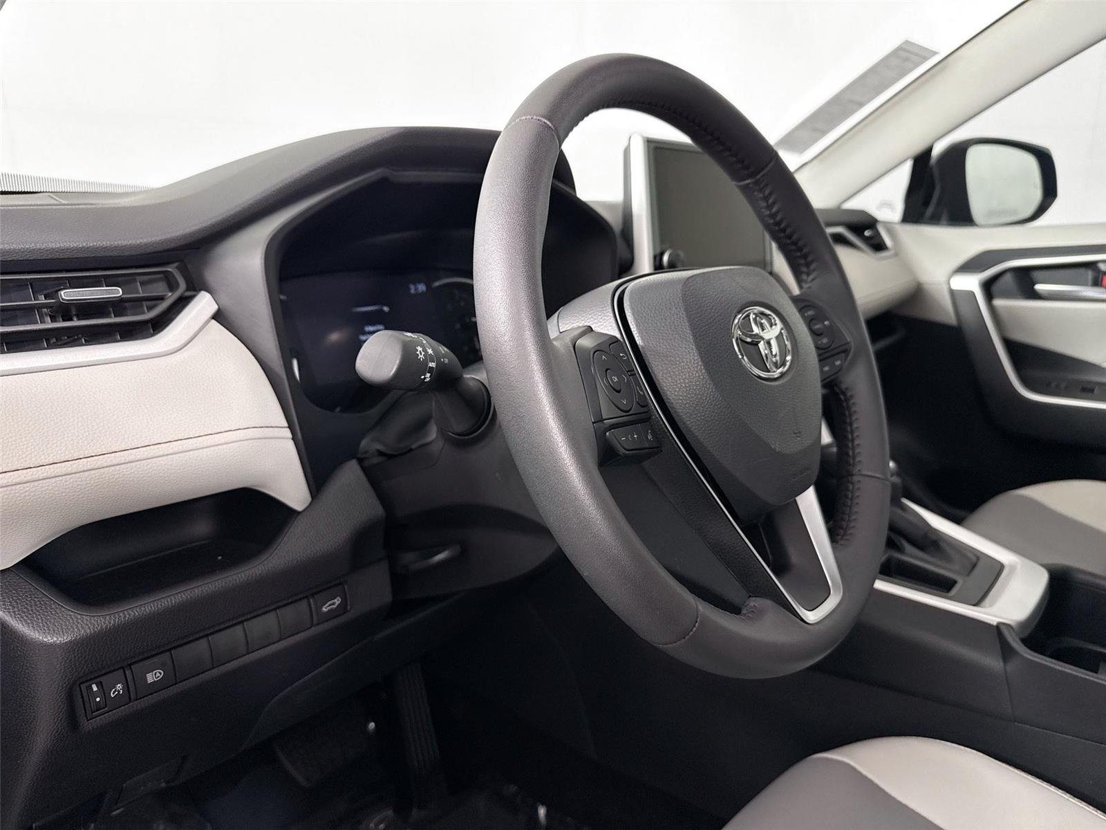 Certified Used 2025 Magnetic Gray Metallic Toyota XLE Premium image 4
