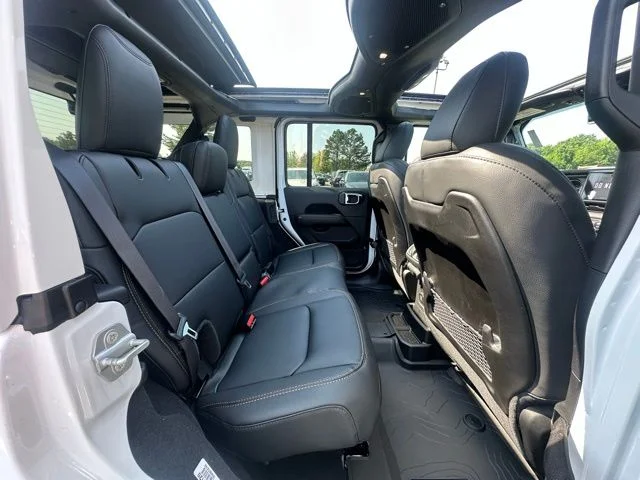 2025 Jeep Wrangler 4-Door Sahara - Photo 33