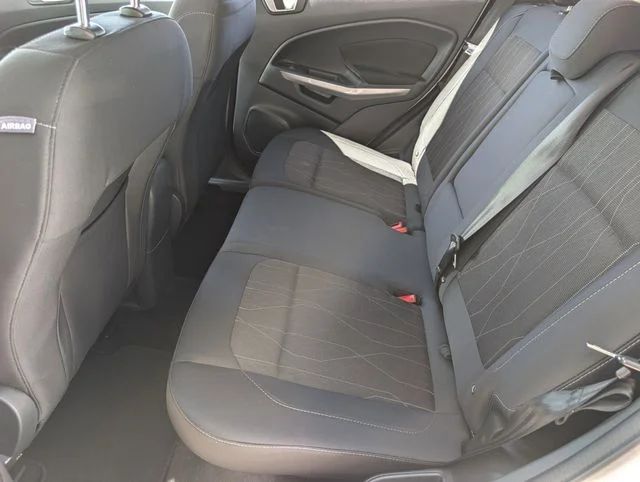 Used 2018 White Platinum Clearcoat Metallic Ford SE image 10