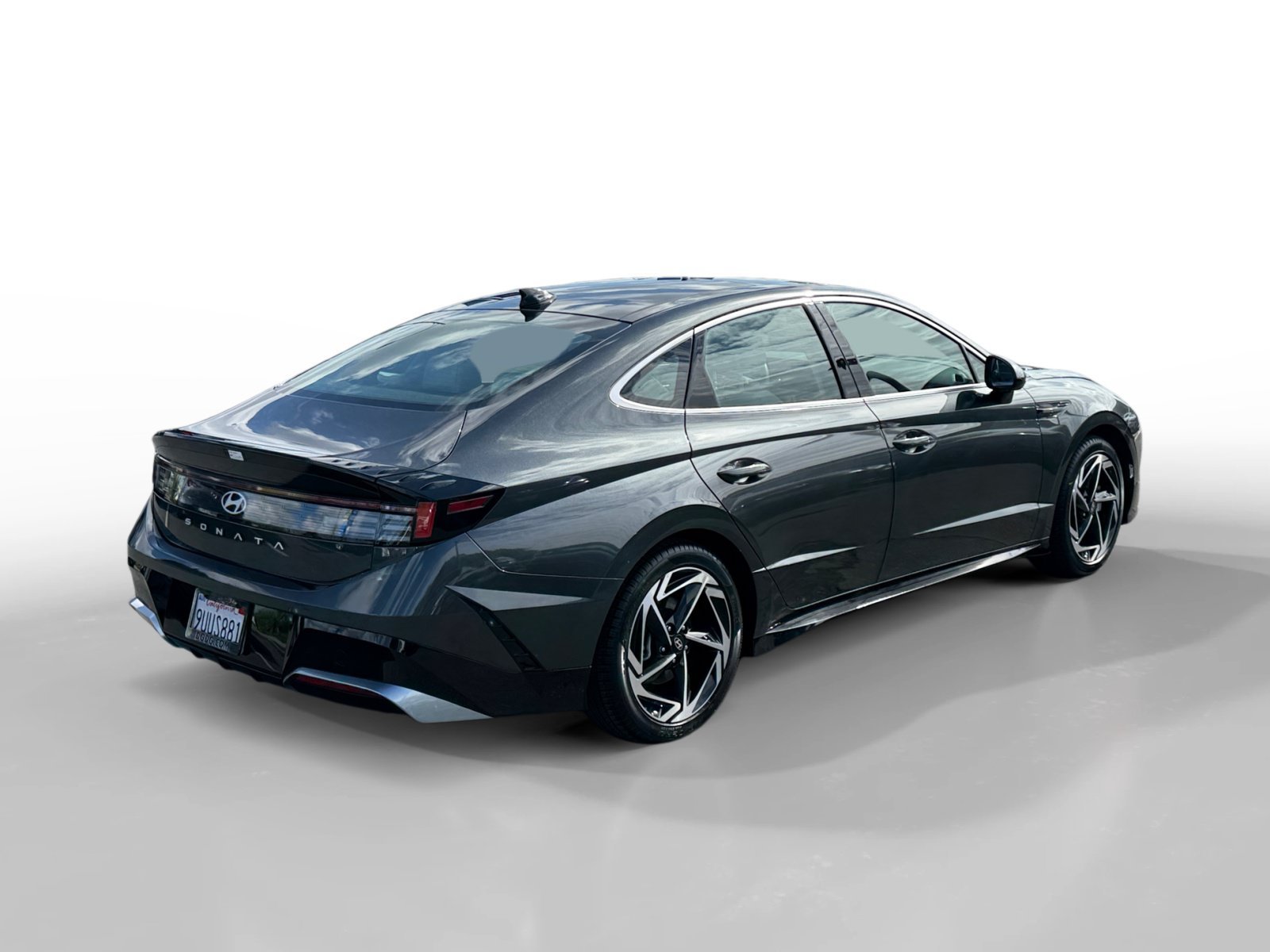 Certified Used 2025 Gray Hyundai SEL Convenience image 5