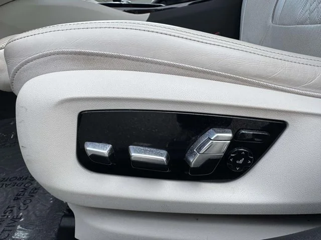 Used 2019 Blue BMW M550i xDrive image 23
