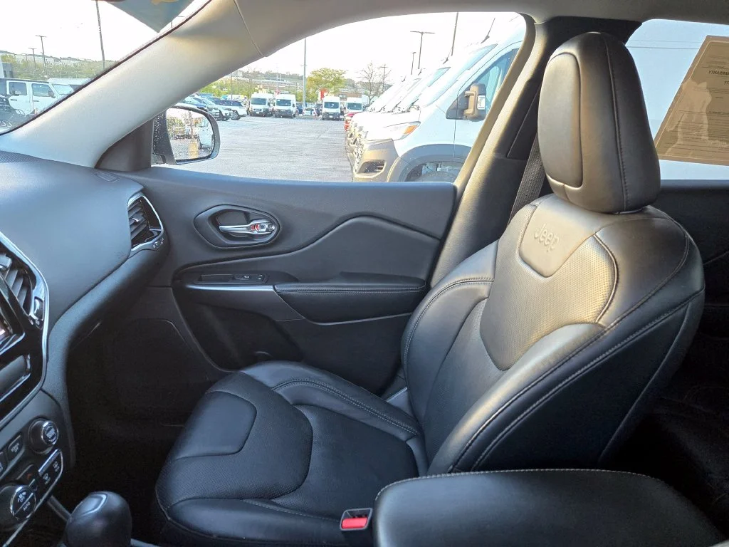 Used 2019 White Jeep Limited image 24