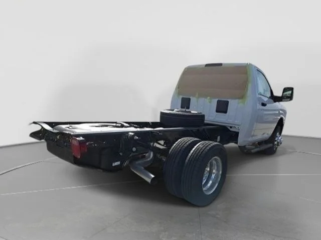 New 2026 Bright White Clear-Coat Exterior Paint RAM Tradesman image 4