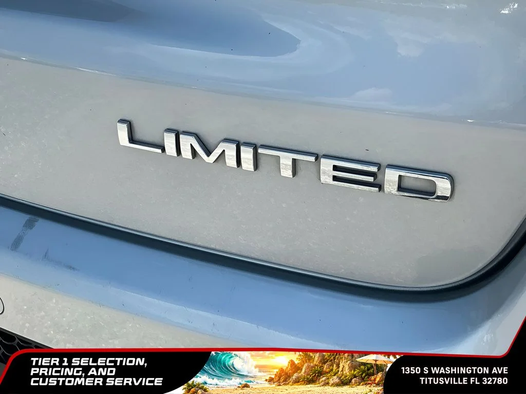 Used 2025 Silver Jeep Limited image 34