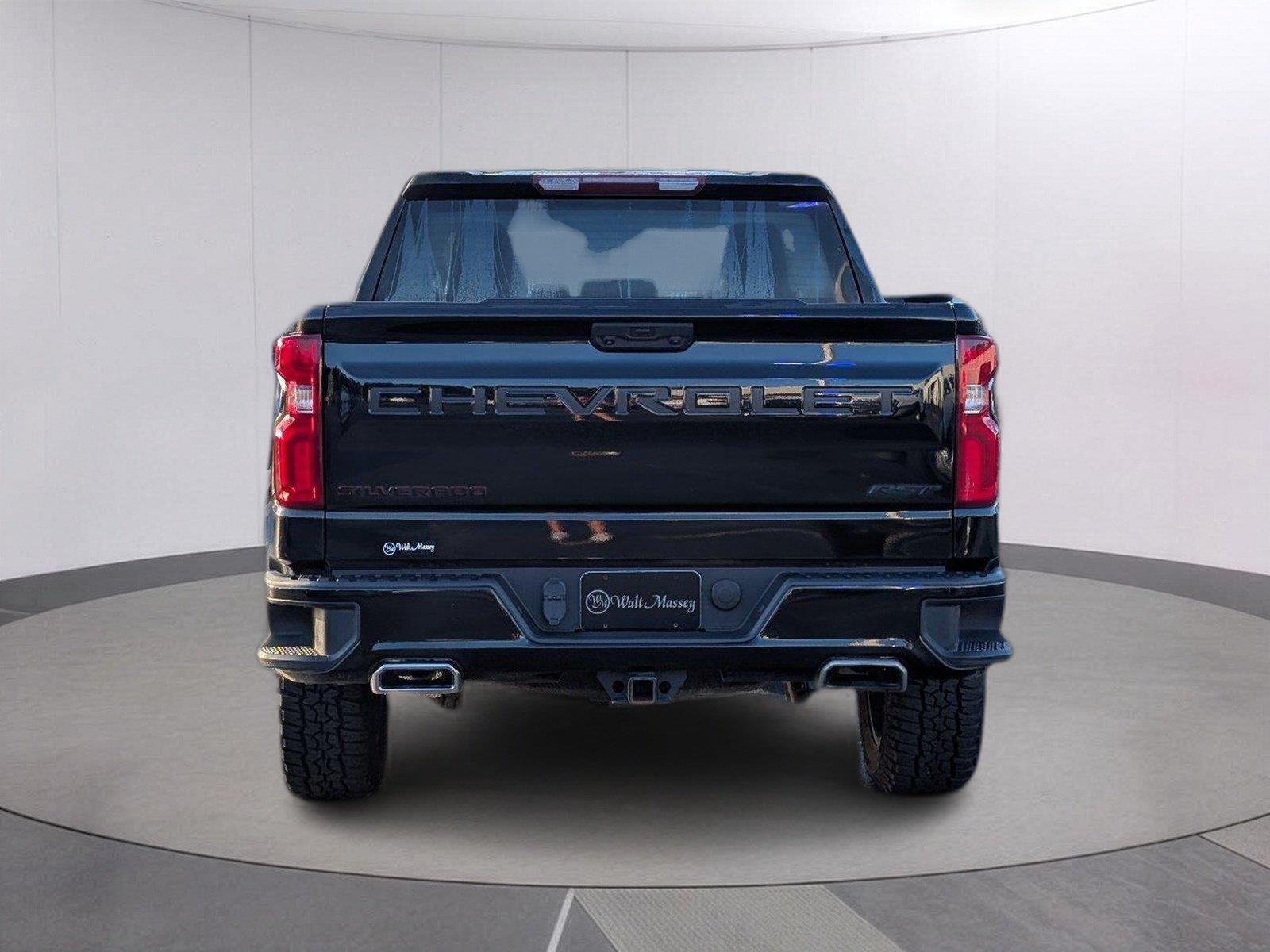 Used 2023 BLACK Chevrolet RST image 4
