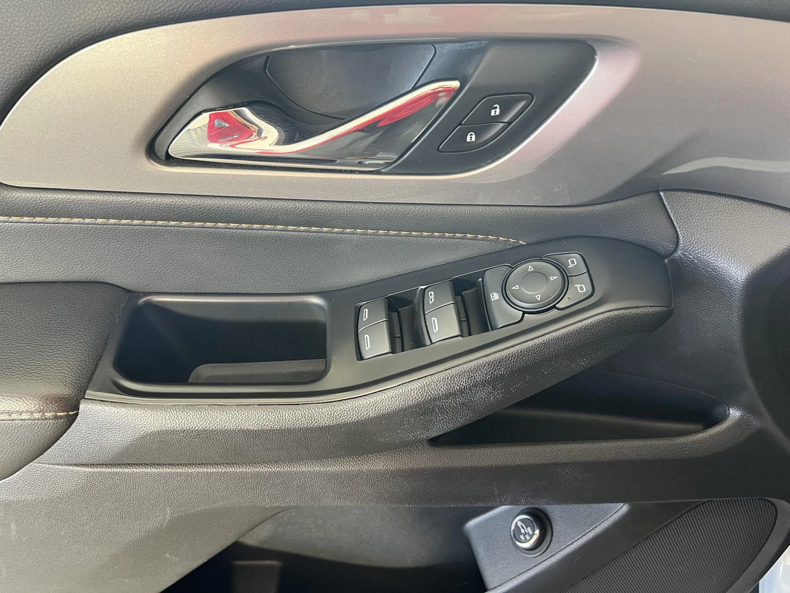 Used 2020 SUMMIT WHITE Chevrolet LT Cloth image 23