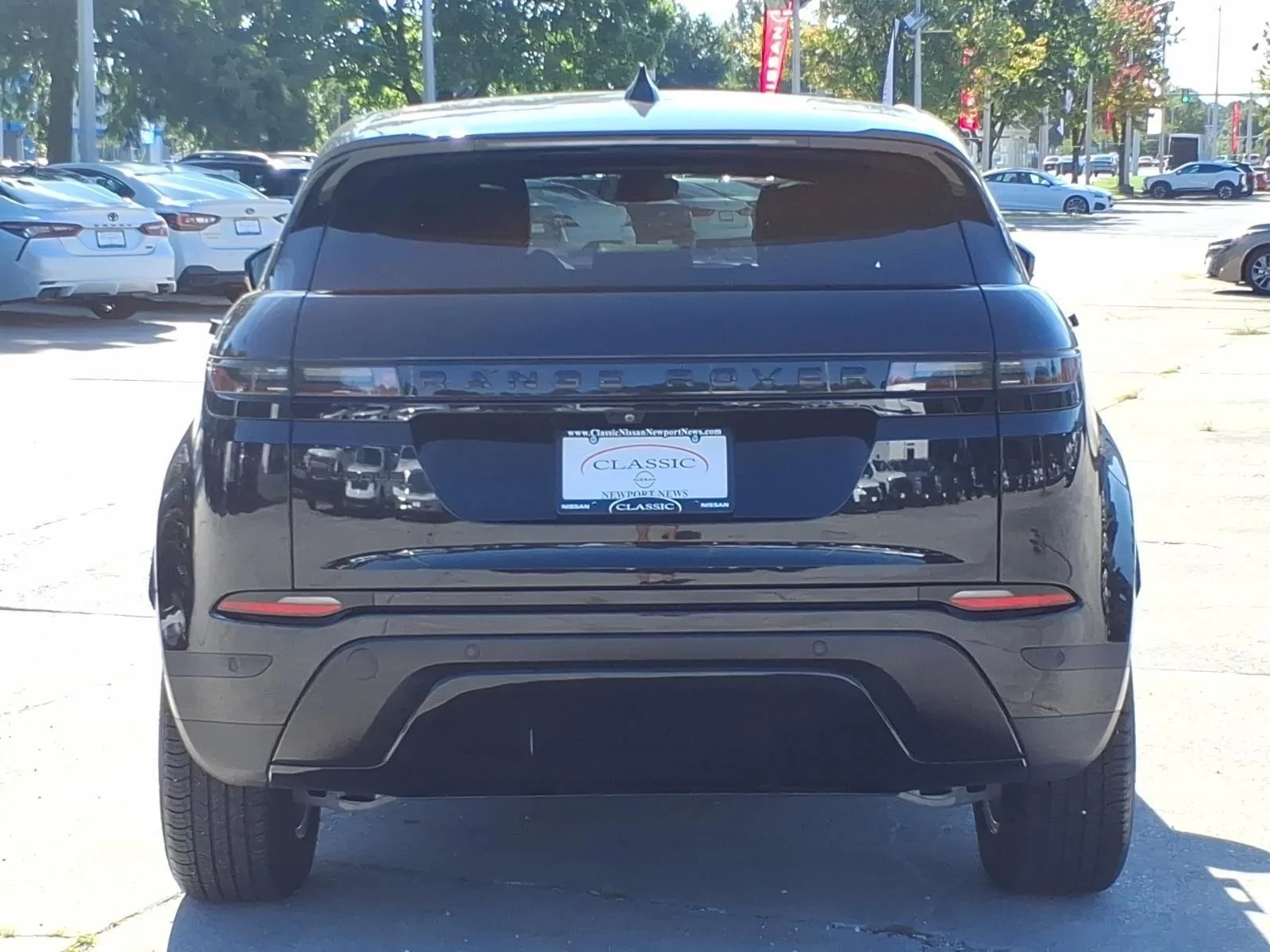 Used 2024 Santorini Black Metallic Land Rover Core S image 8