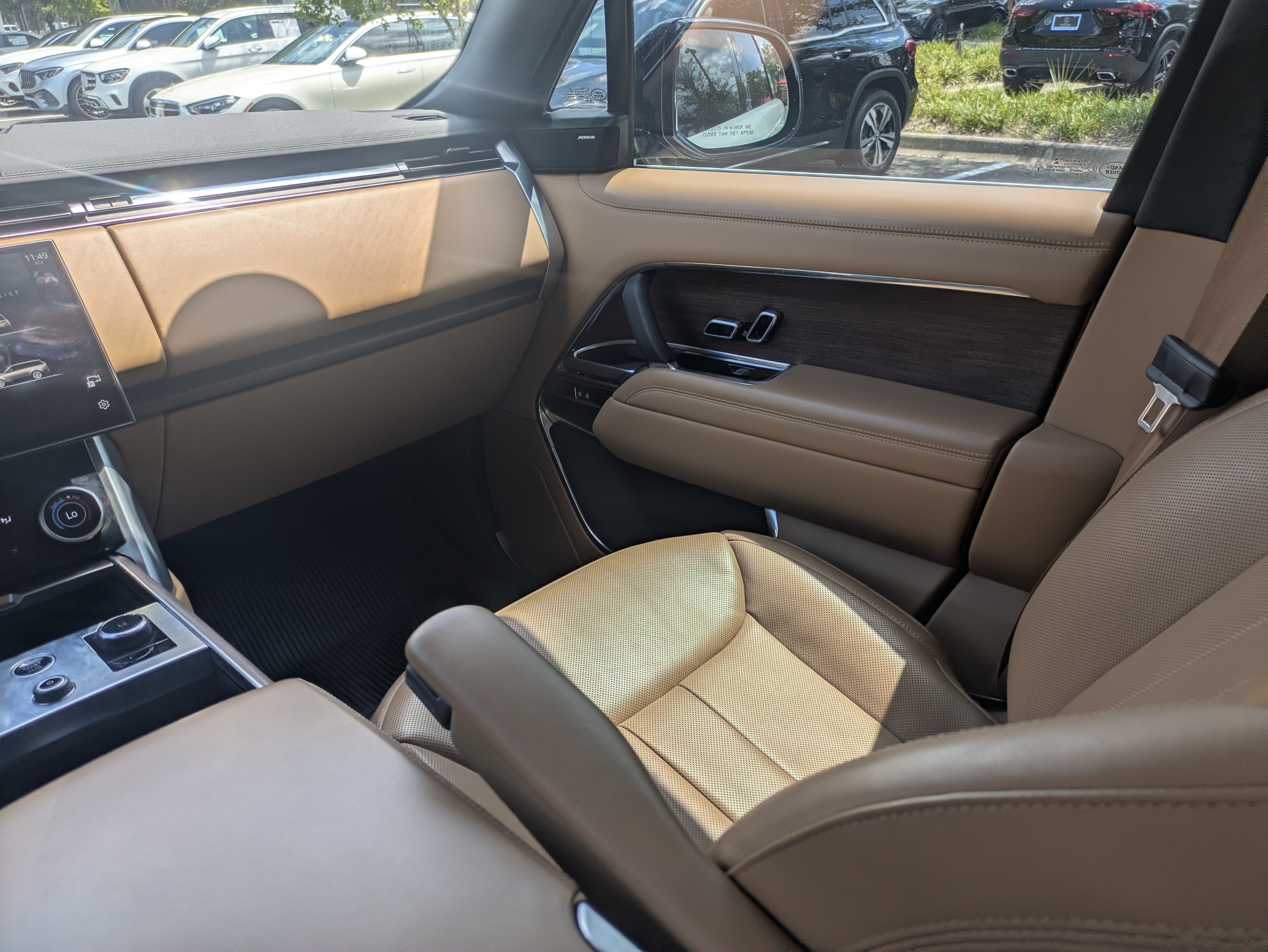 Used 2023 Fuji White Land Rover SE image 17