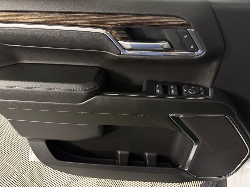 Used 2024 Summit White GMC Elevation image 25