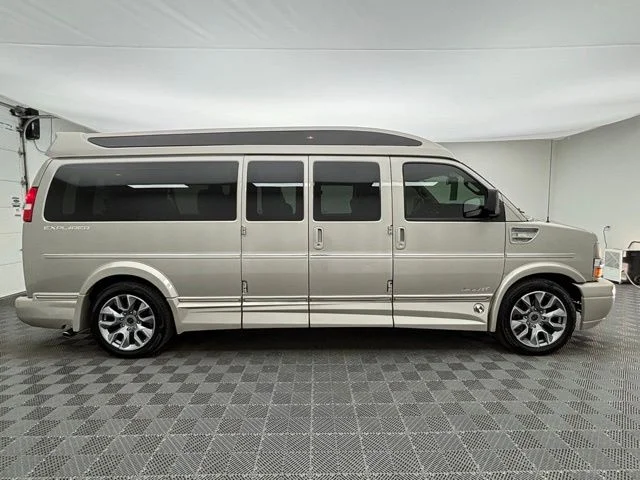 2022 Chevrolet Express Cargo Work Van - Photo 6