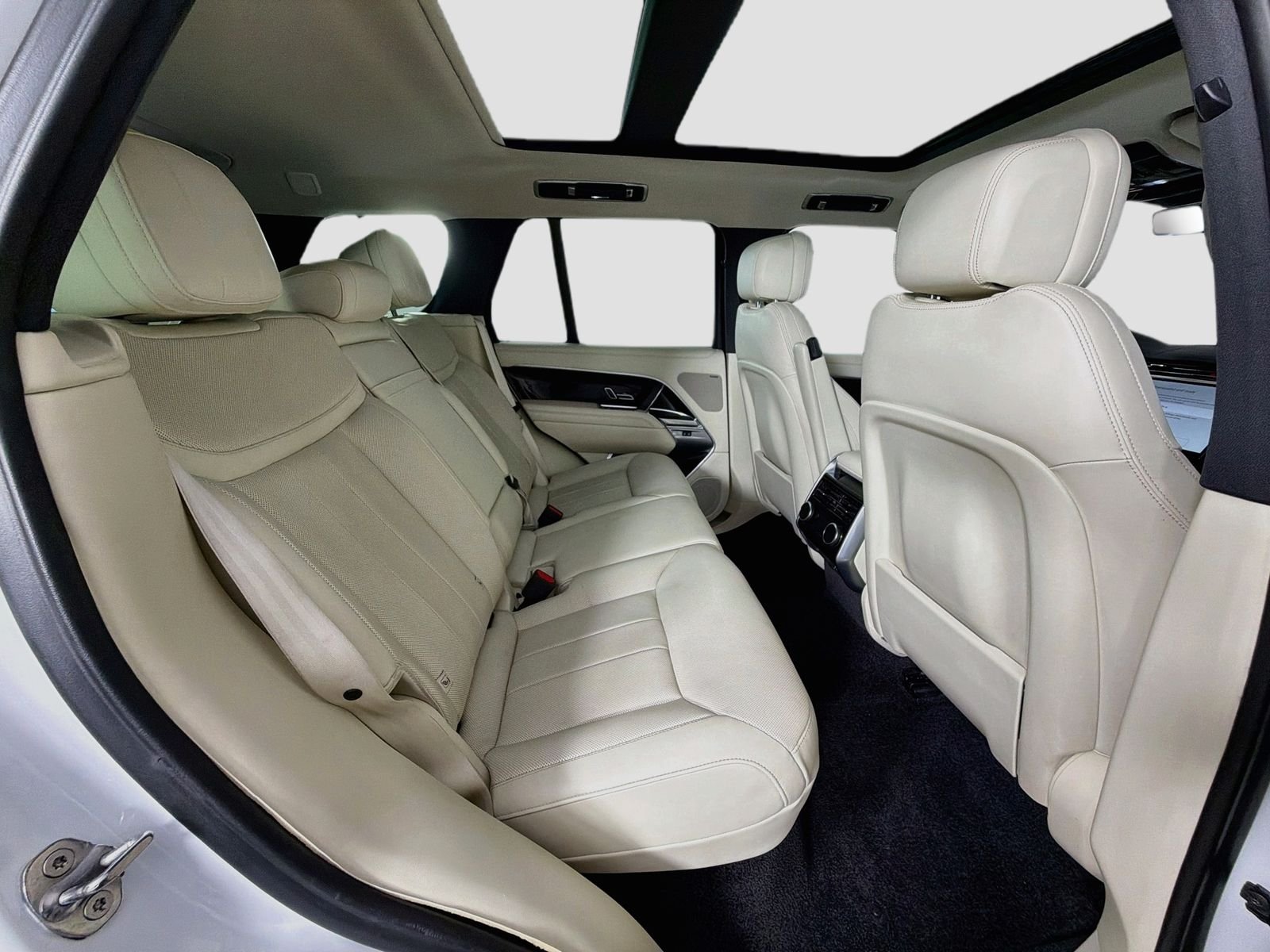 Certified Used 2023 Fuji White Land Rover SE image 30
