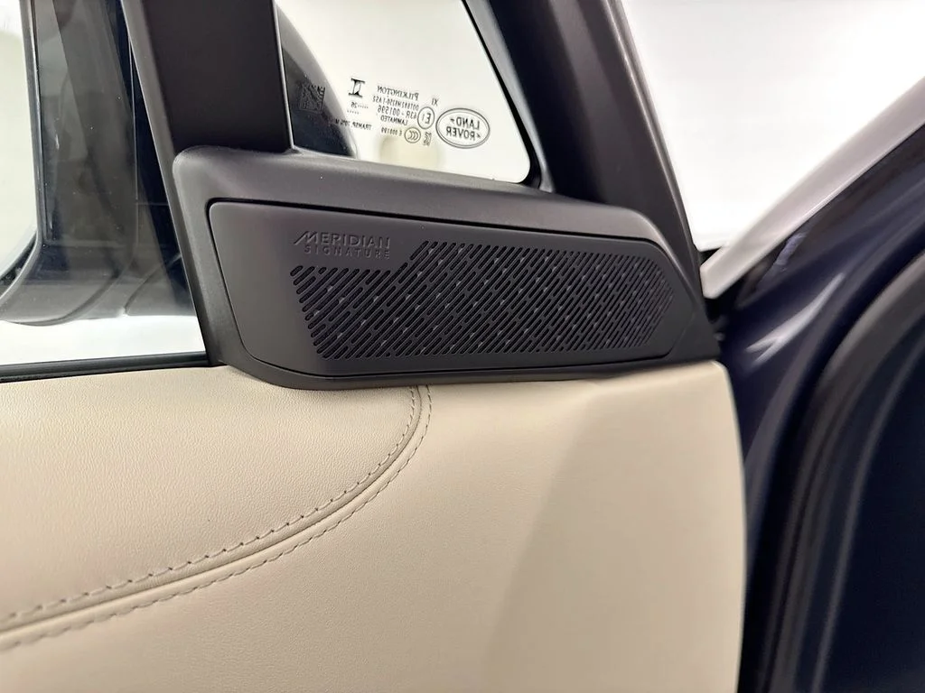 New 2026 Varesine Blue Land Rover Autobiography image 19