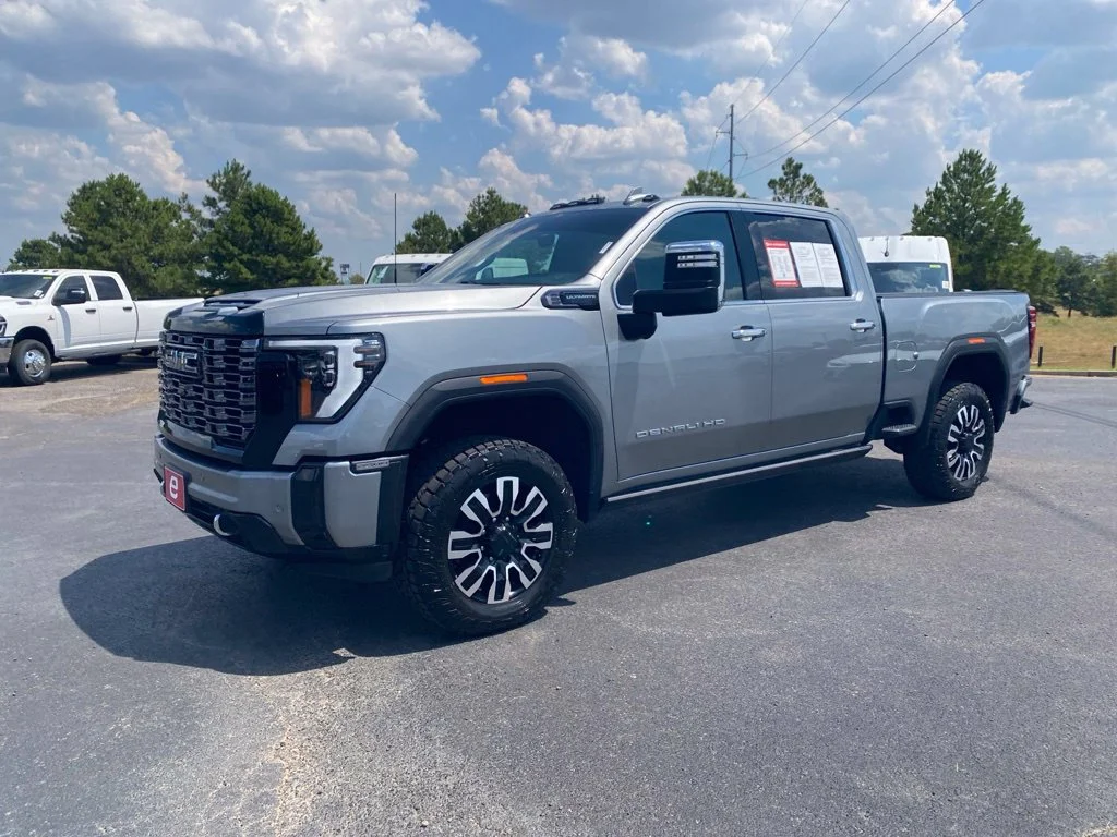Used 2025 Silver GMC Denali Ultimate image 3
