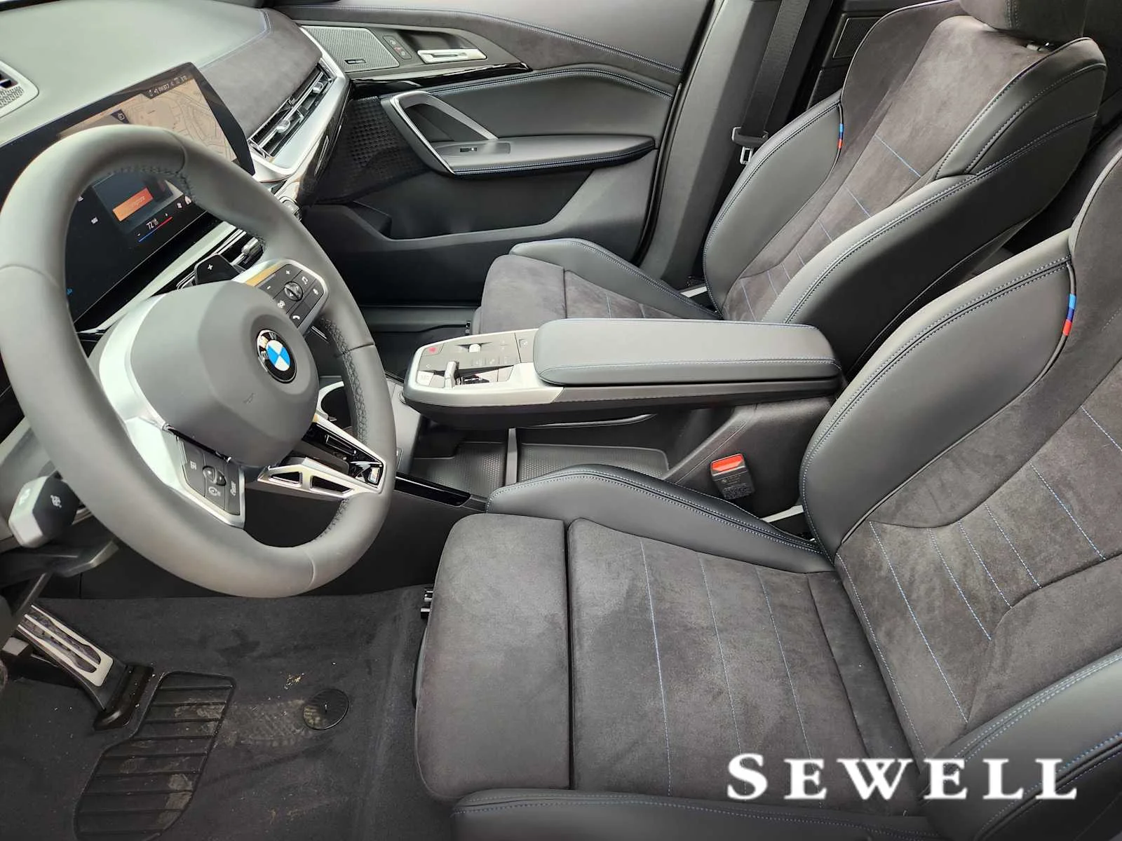 New 2026 Space Silver Metallic BMW xDrive28i image 4