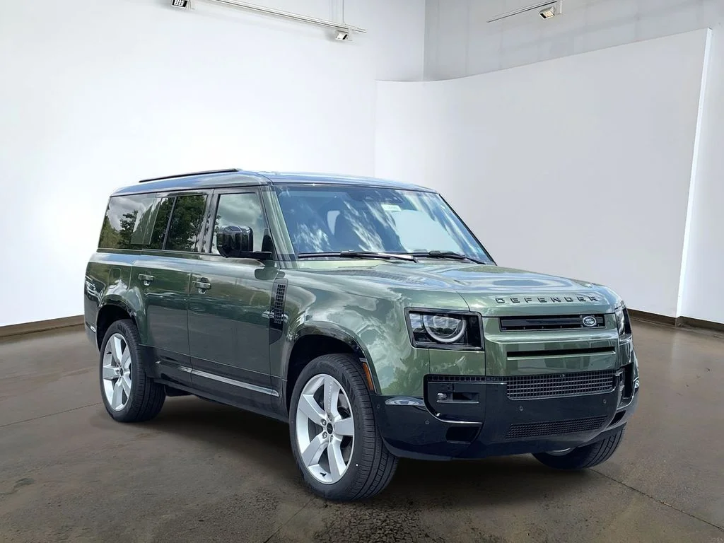 New 2026 Woolstone Green Land Rover X-Dynamic SE image 3