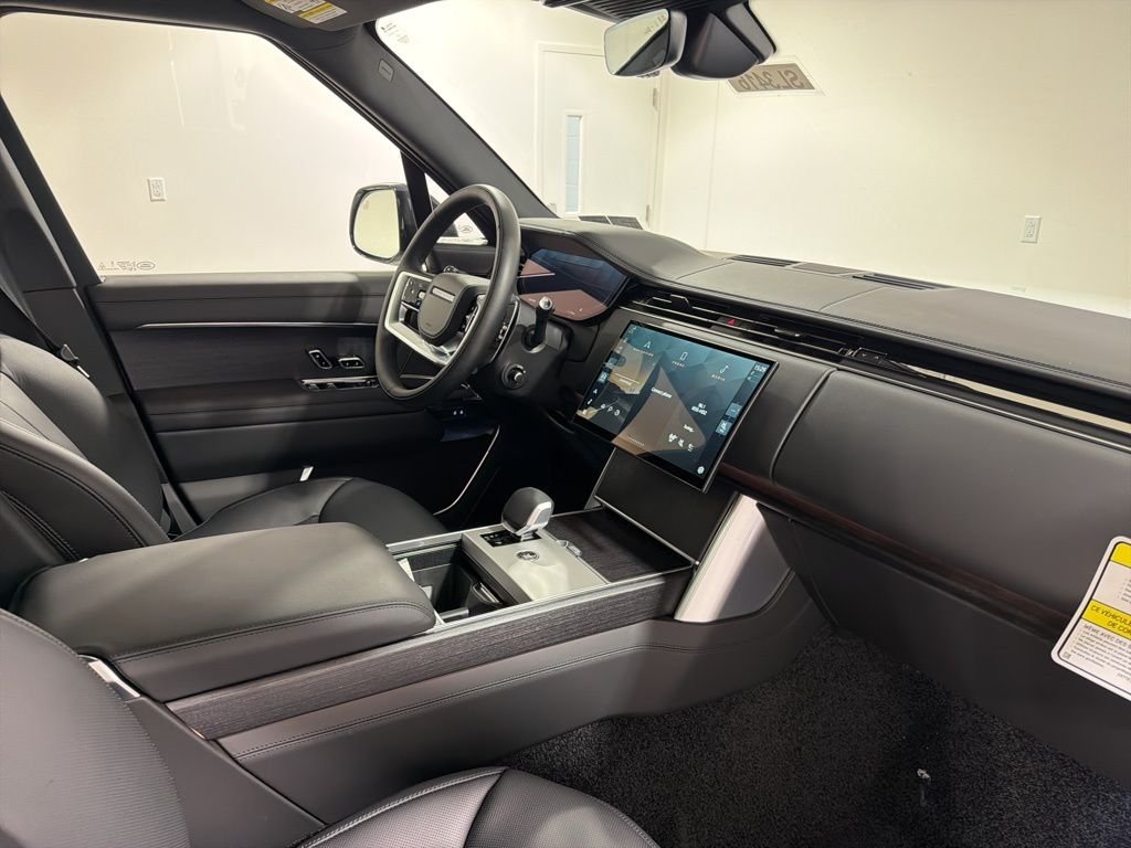 New 2026 Ostuni Pearl White Land Rover SE image 24