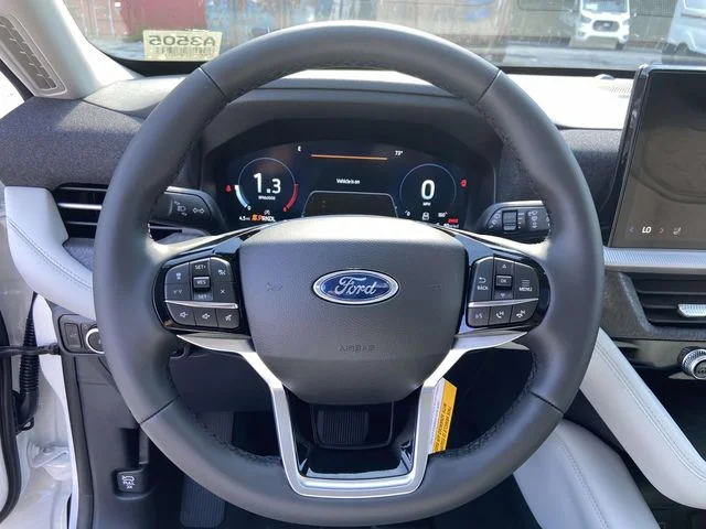 New 2026 White Ford Platinum image 16