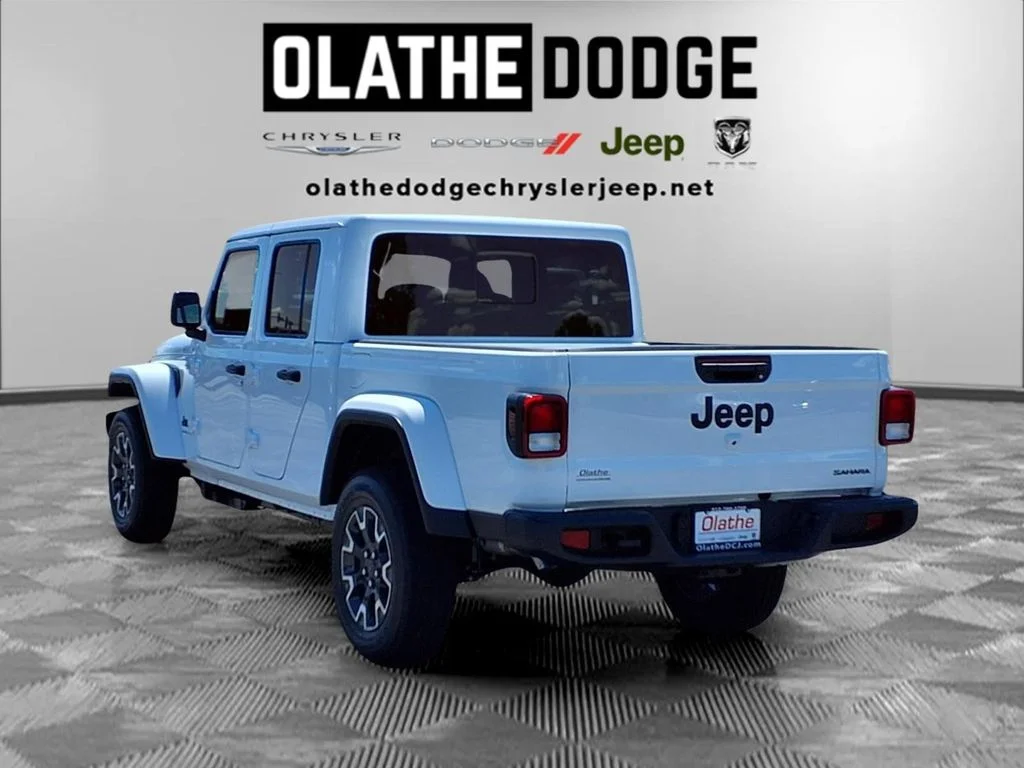 New 2026 Bright White Clear-Coat Exterior Paint Jeep Sahara image 3
