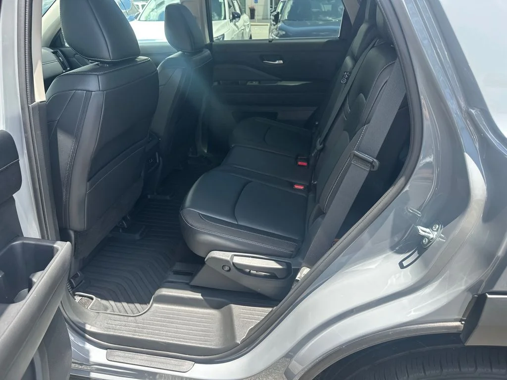Used 2024 Gray Nissan SL image 17