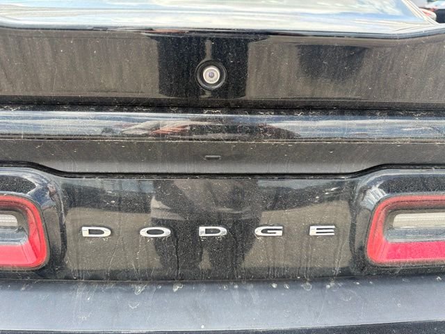 Used 2016 Black Dodge SXT image 6
