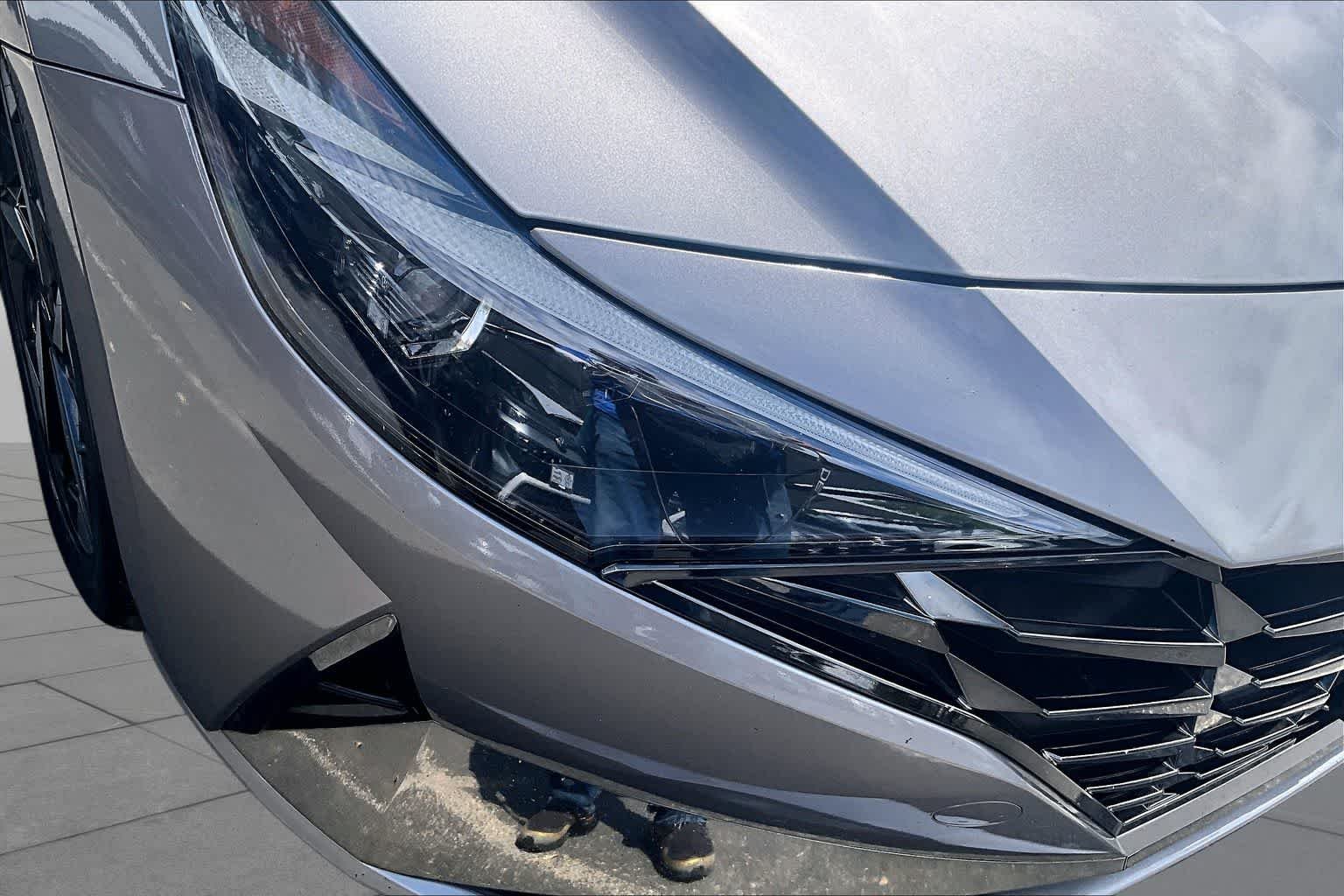 Used 2023 Fluid Metal Hyundai Limited image 28