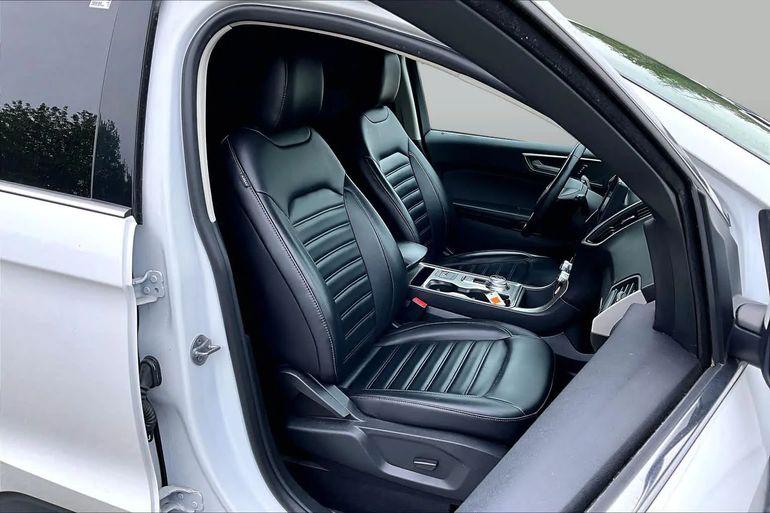 Certified Used 2024 Oxford White Clearcoat Ford SEL image 8