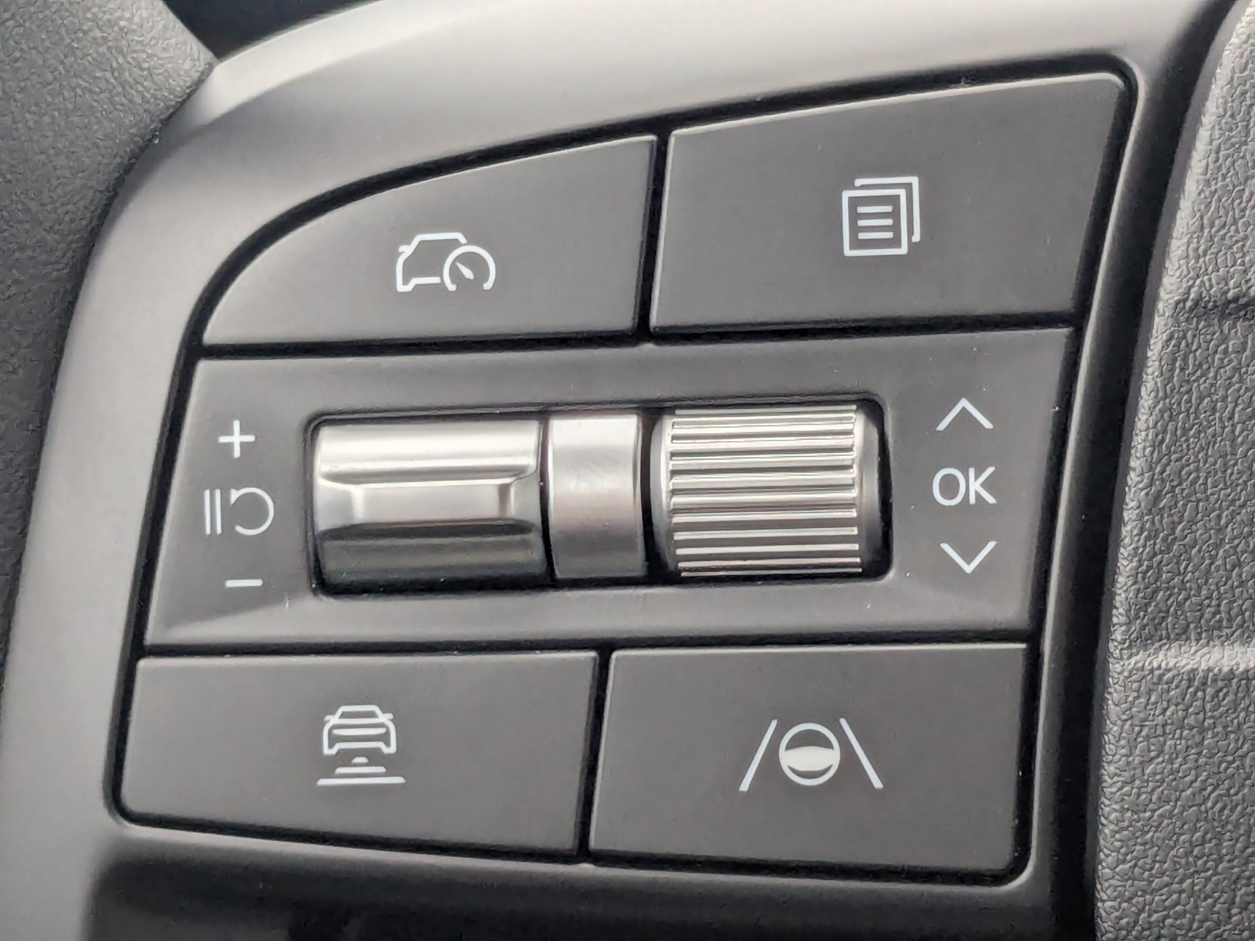 New 2026 Snow White Pearl Kia LX image 29