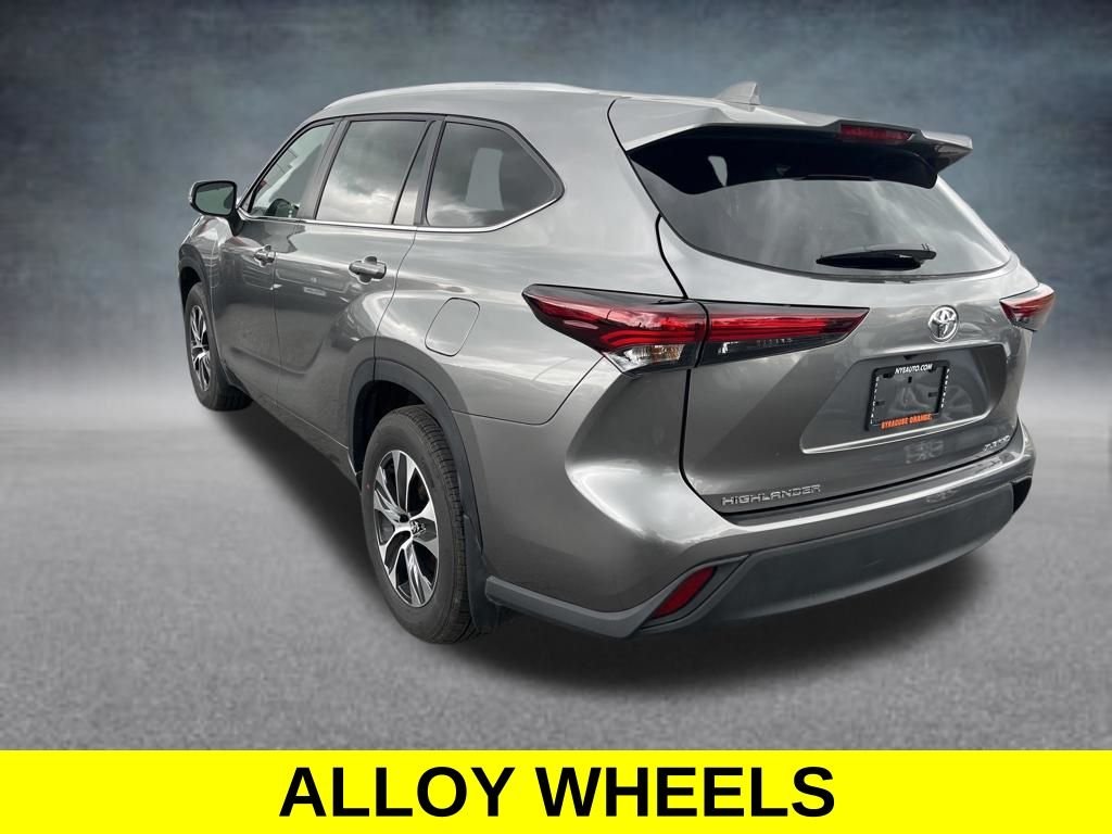 Used 2026  Toyota XLE image 3