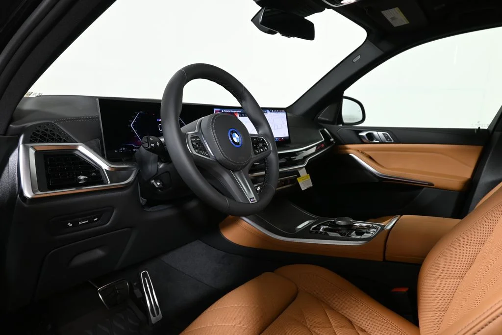 Used 2026 Black BMW xDrive50e image 15