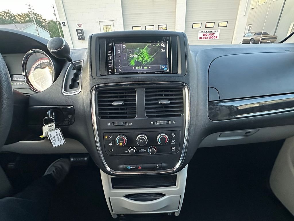 Used 2014 Silver Dodge Wheelchair Accessible- SXT image 34