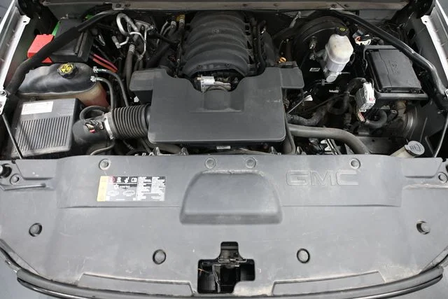 Used 2020 Silver GMC SLE image 47