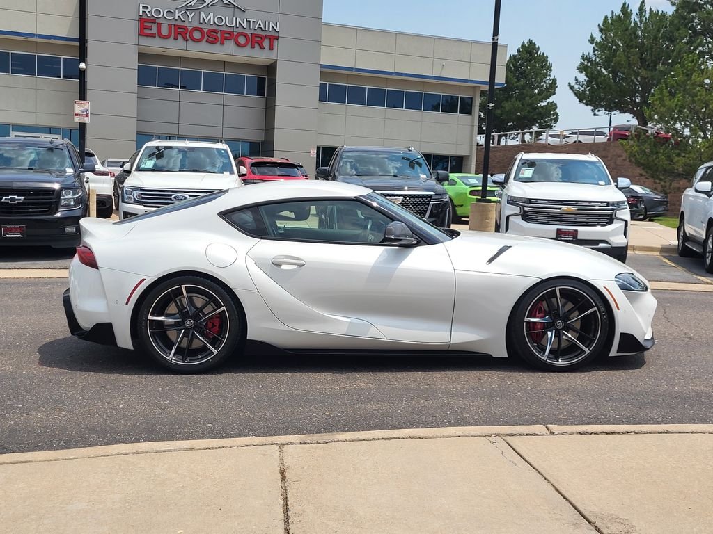 Used 2021 White Toyota 3.0 image 3